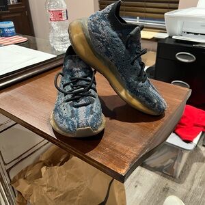 Men’s Adidas Yeezy Boost 380 Covellite sneaker. Size 9.5 navy, indigo, gray